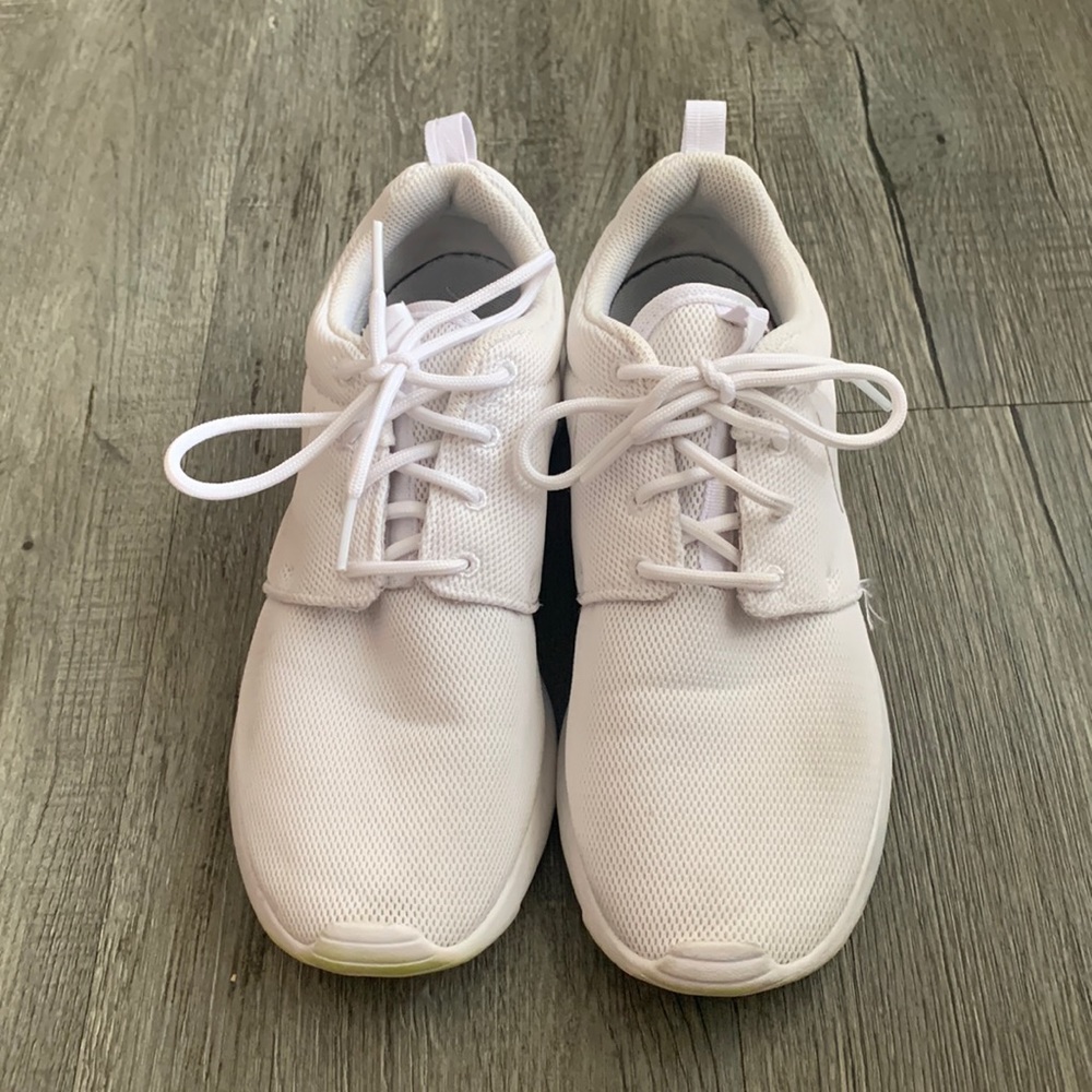 Women’s Nike Shoes Size 7